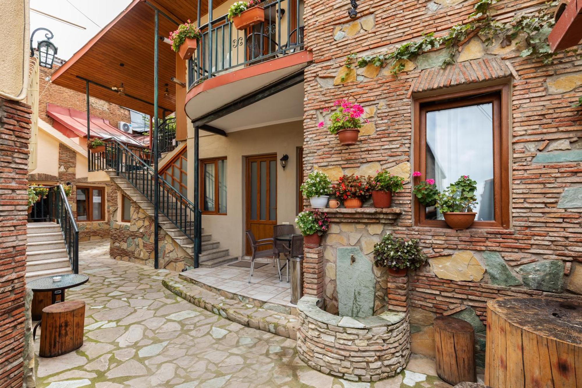 Apartments With Wine Cellar In Old Τυφλίδα Εξωτερικό φωτογραφία
